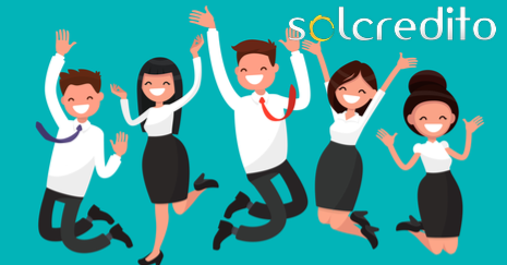 grupo de gente feliz saltando y logo de solcredito