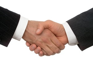 llegar a un acuerdo dando la mano